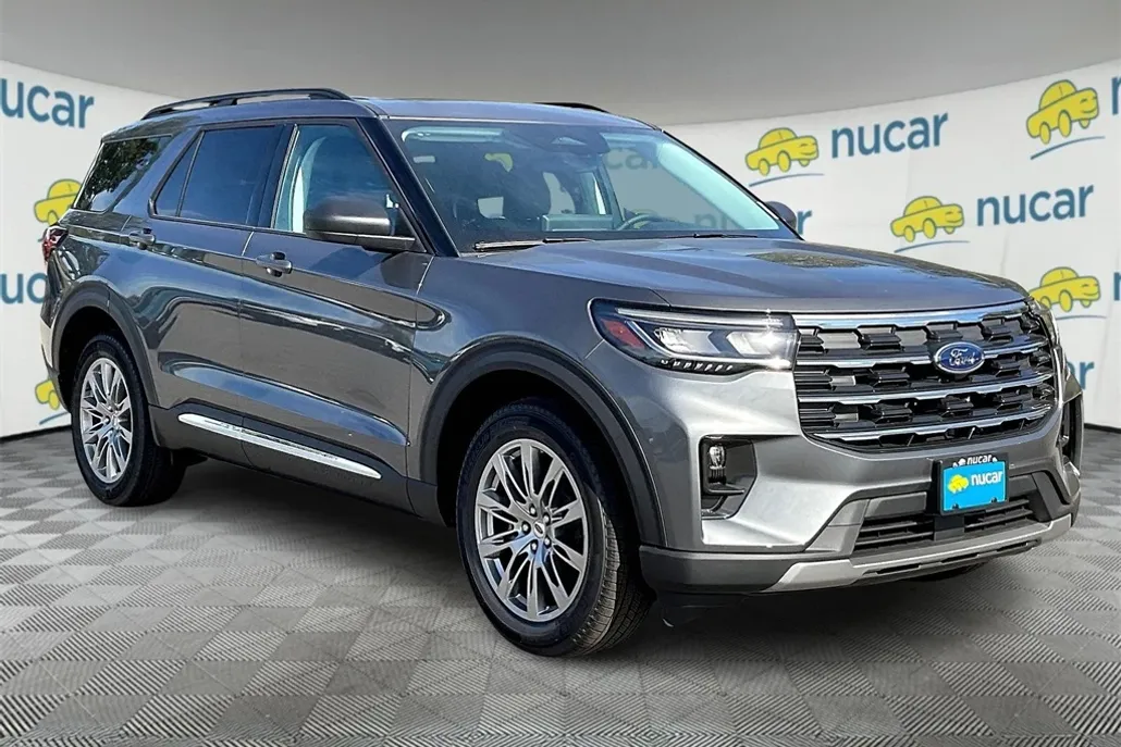 2025 Ford Explorer photo 1