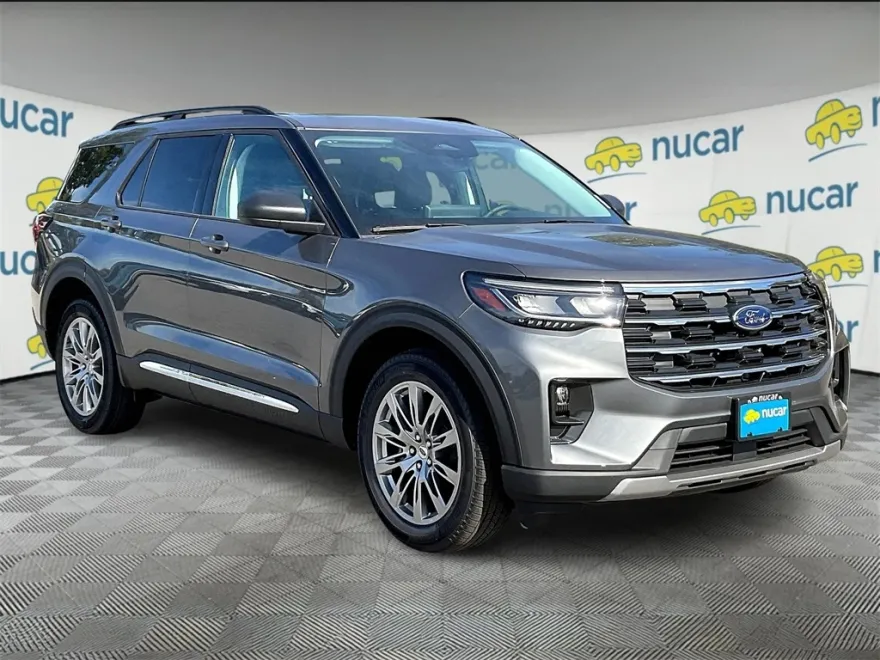 2025 Ford Explorer photo 1