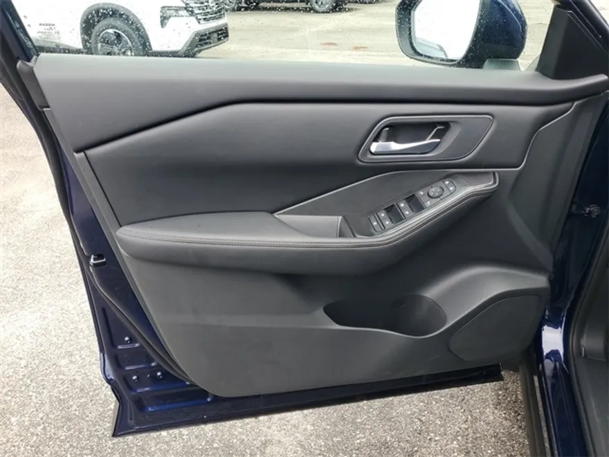 2026 Nissan Rogue SV photo 1