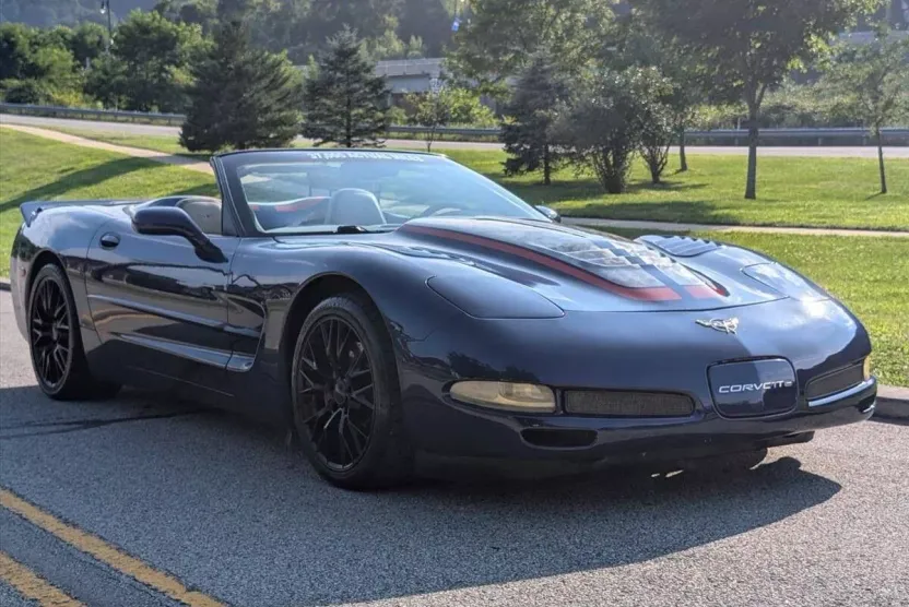 2004 Chevrolet Corvette Base photo 1