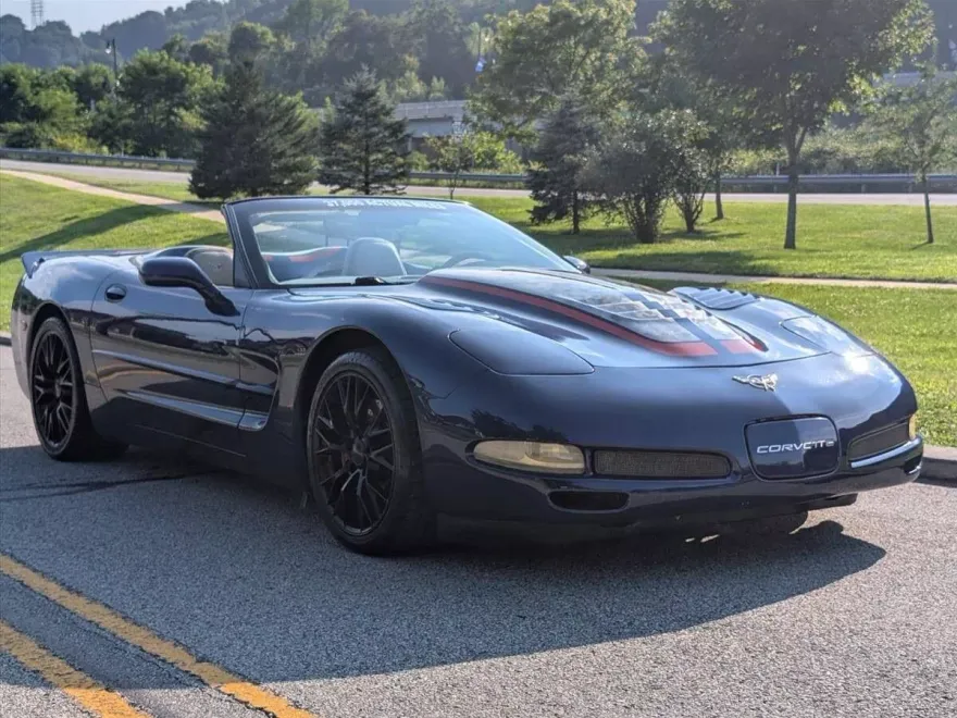 2004 Chevrolet Corvette Base photo 1