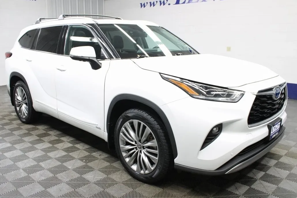 2022 Toyota Highlander Hybrid Platinum photo 1