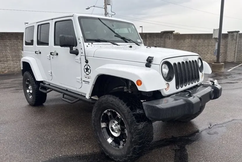 2017 Jeep Wrangler Unlimited Sahara photo 1