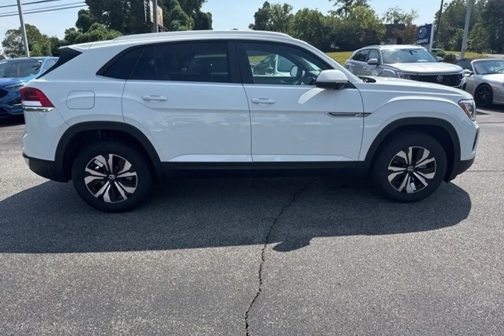2026 Volkswagen Atlas Cross Sport SE photo 1