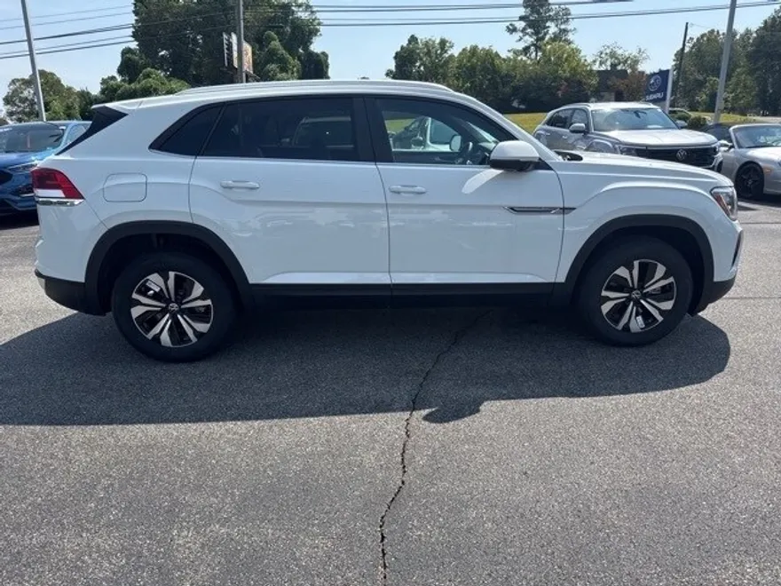 2026 Volkswagen Atlas Cross Sport SE photo 1