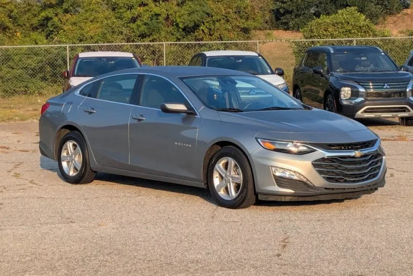 2024 Chevrolet Malibu 1LT photo 1