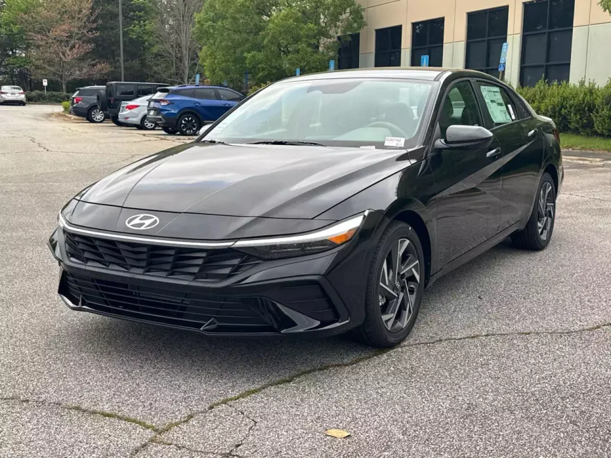 2025 Hyundai Elantra SEL Sport photo 1