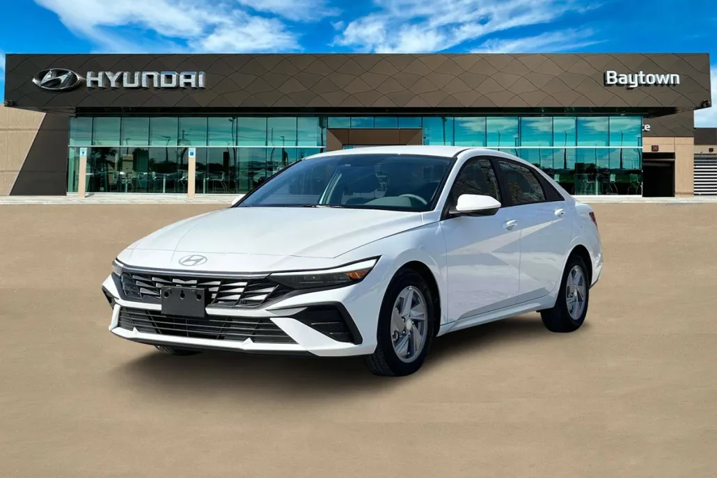 2025 Hyundai Elantra SE photo 1