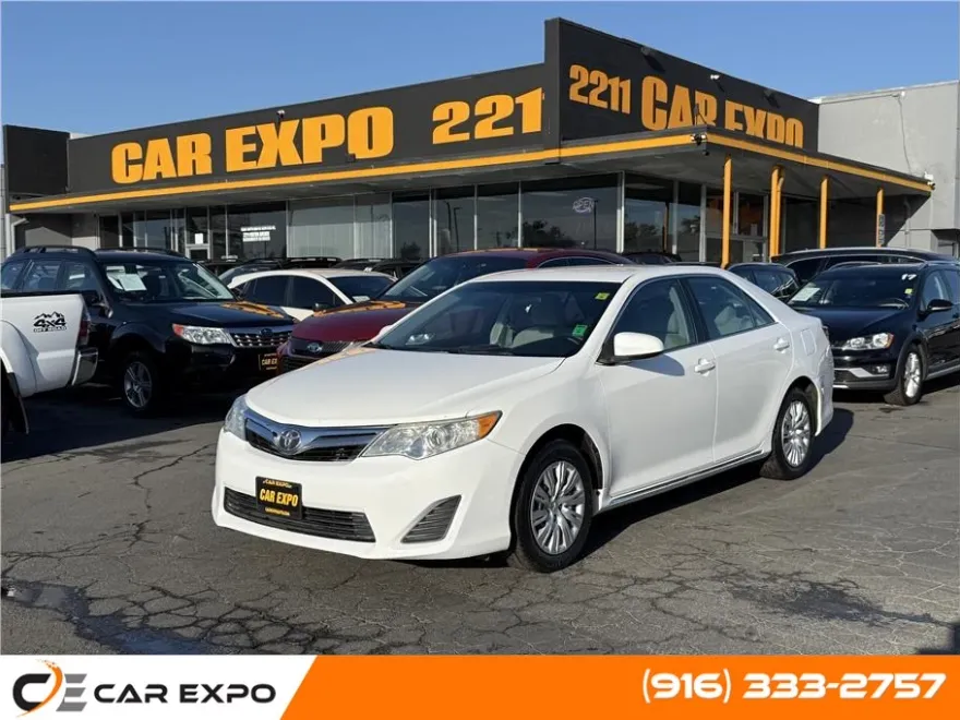 2012 Toyota Camry LE photo 1