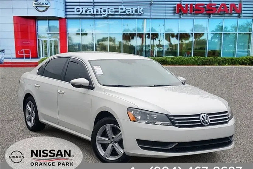 2012 Volkswagen Passat SE photo 1