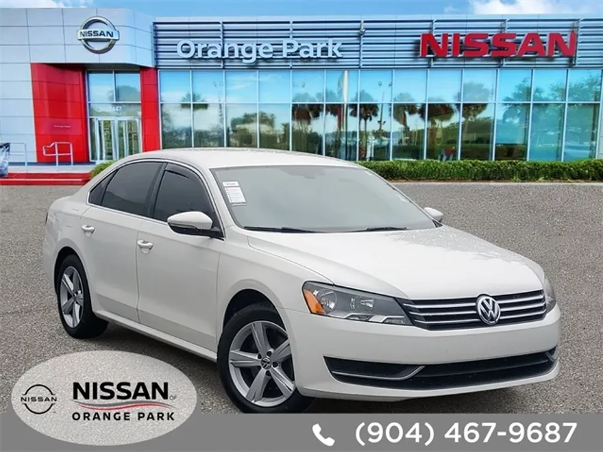 2012 Volkswagen Passat SE photo 1