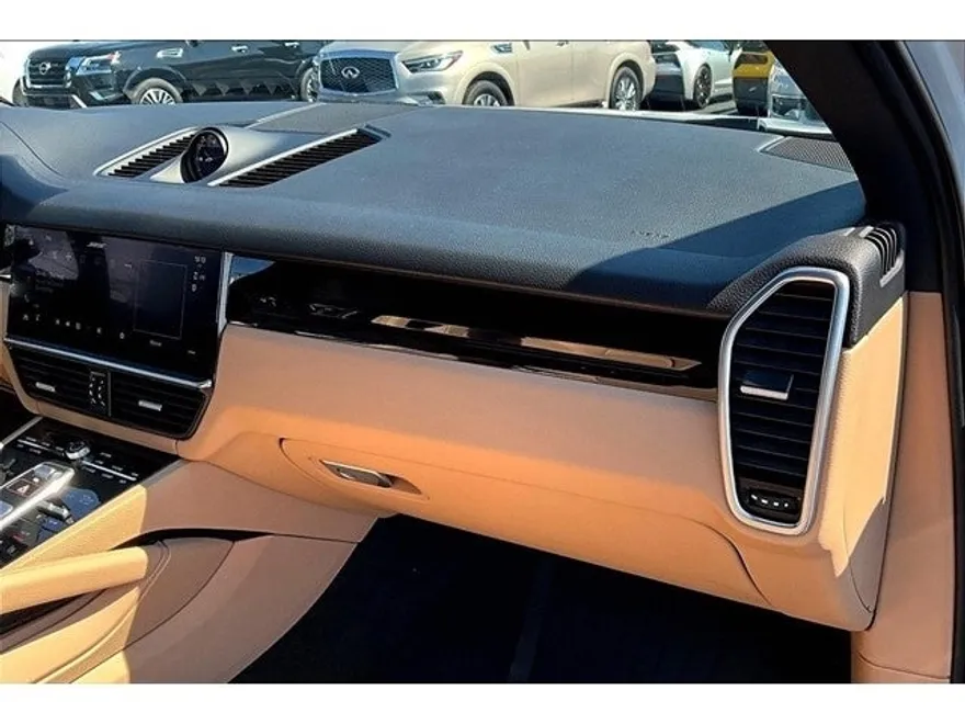 2023 Porsche Cayenne Platinum Edition photo 46