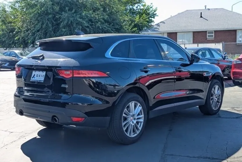 2020 Jaguar F-PACE Prestige photo 1