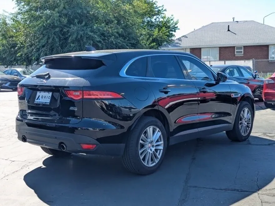 2020 Jaguar F-PACE Prestige photo 1