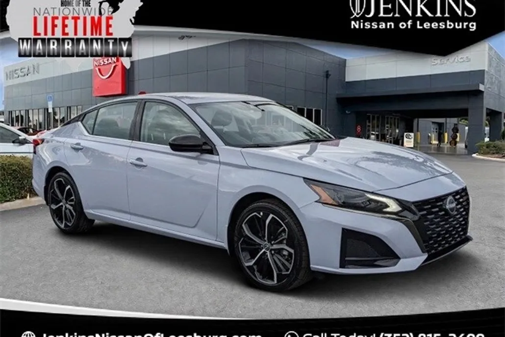 2025 Nissan Altima SR photo 1