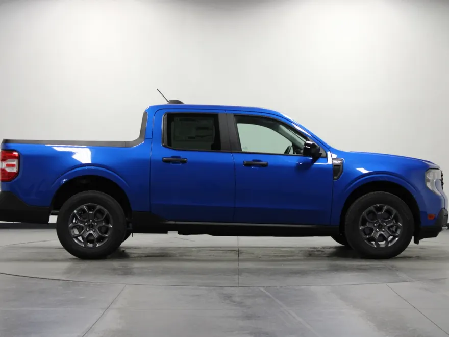 2025 Ford Maverick XLT photo 1