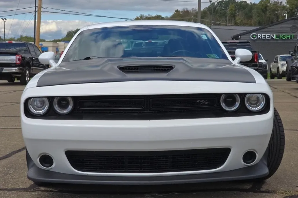 2023 Dodge Challenger R/T photo 1