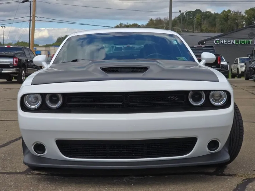 2023 Dodge Challenger R/T photo 1