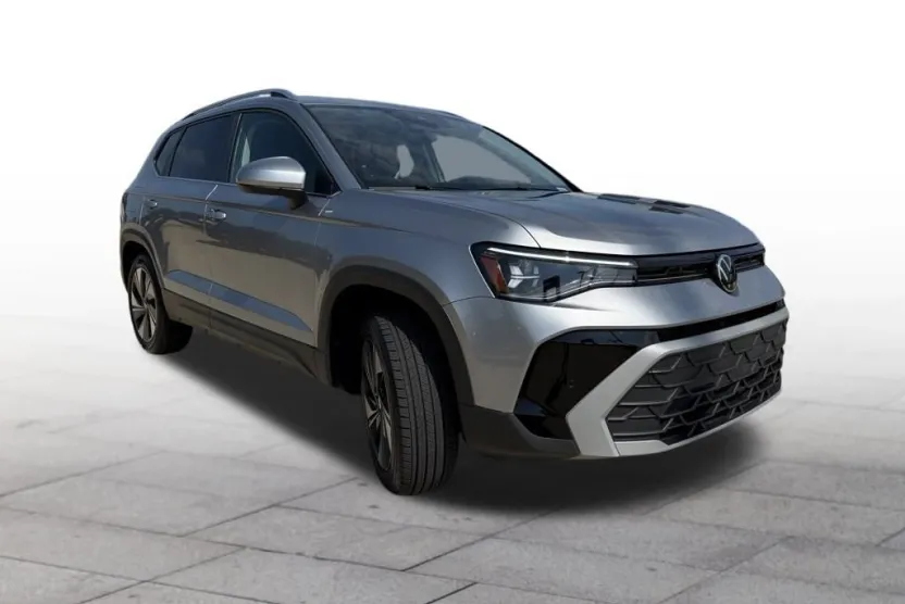 2025 Volkswagen Taos SE photo 1