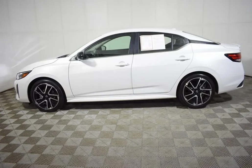 2024 Nissan Sentra SR photo 1