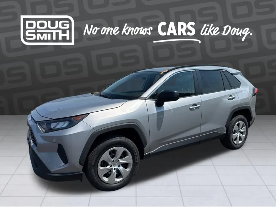 2021 Toyota RAV4 LE photo 1