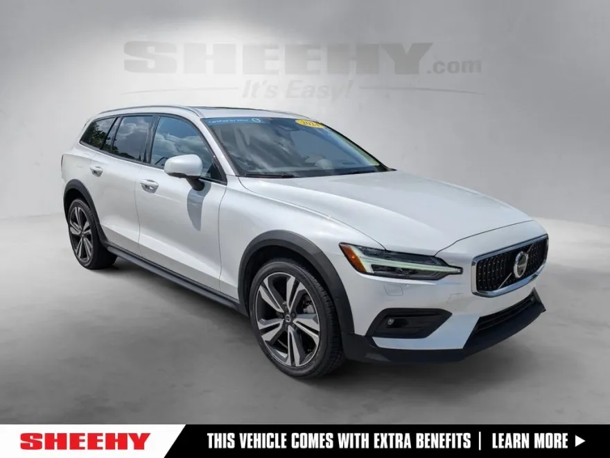 2024 Volvo V60 Cross Country B5 AWD Plus photo 1