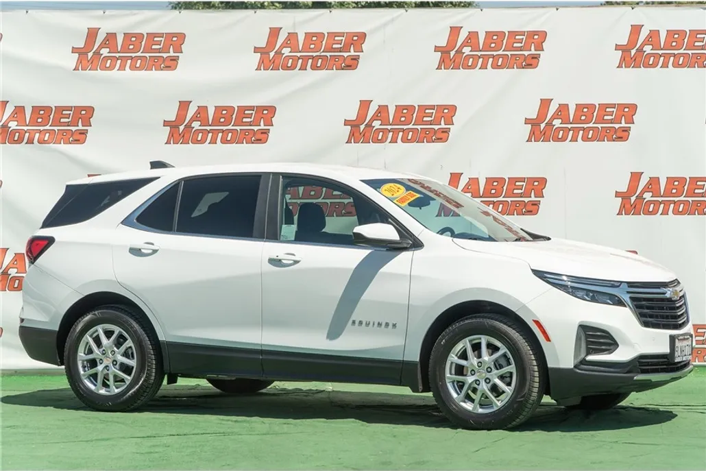 2024 Chevrolet Equinox LT photo 1