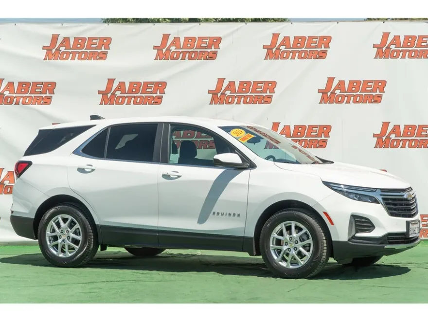 2024 Chevrolet Equinox LT photo 1