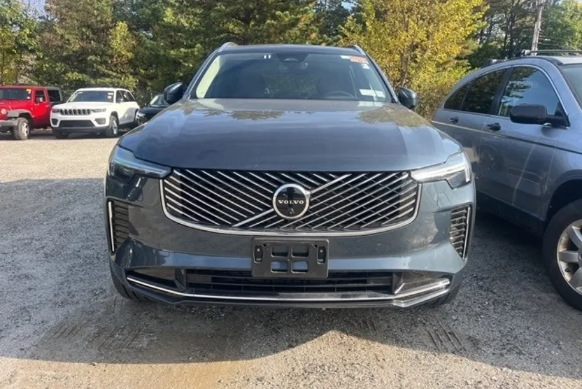 2025 Volvo XC90 B5 Plus photo 1