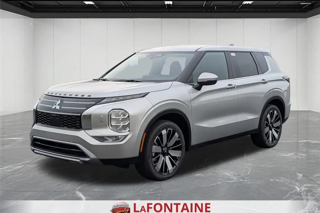 2025 Mitsubishi Outlander SE photo 1