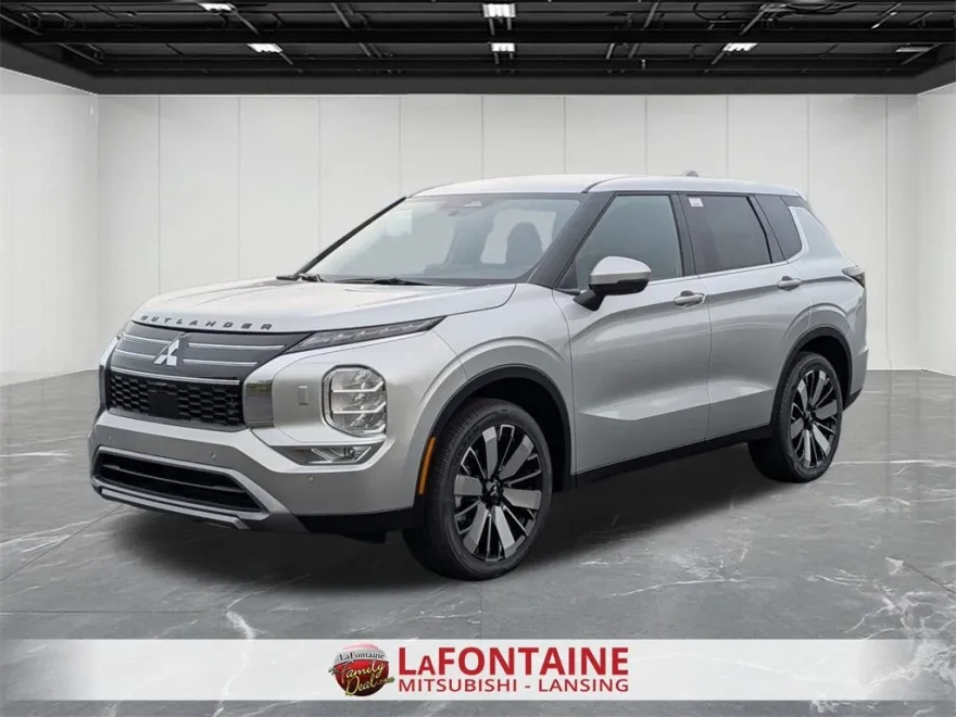 2025 Mitsubishi Outlander SE photo 1