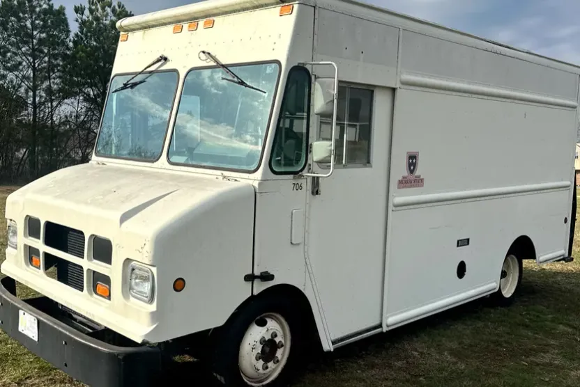 1999 Freightliner MT 45 Chassis photo 1