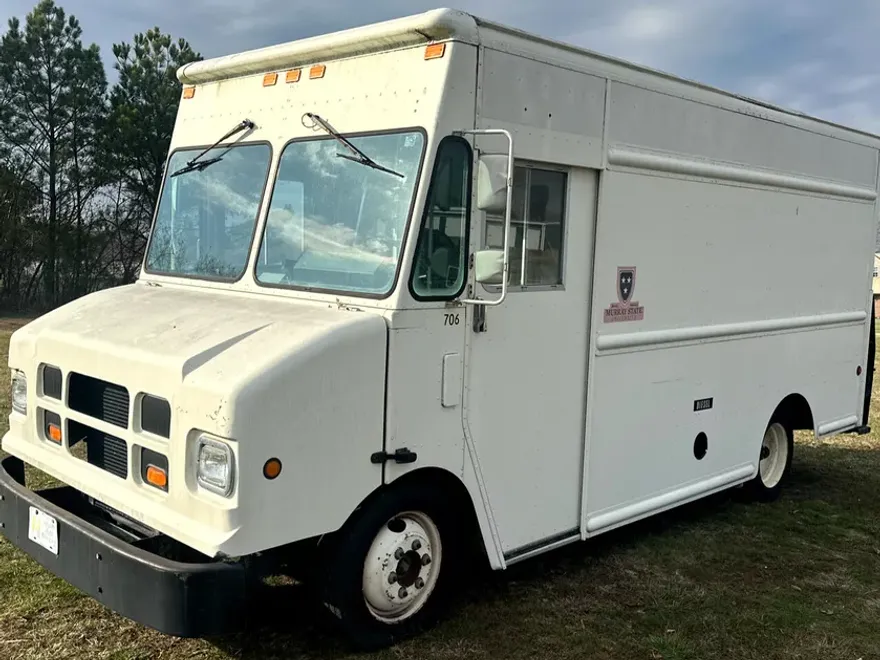 1999 Freightliner MT 45 Chassis photo 1