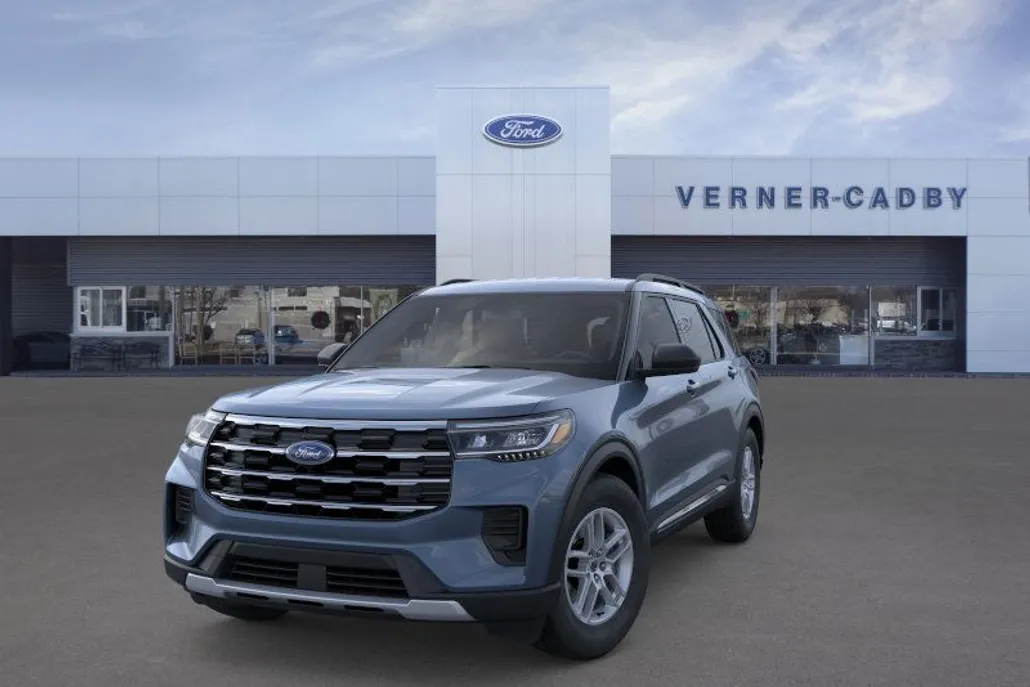 2025 Ford Explorer photo 1