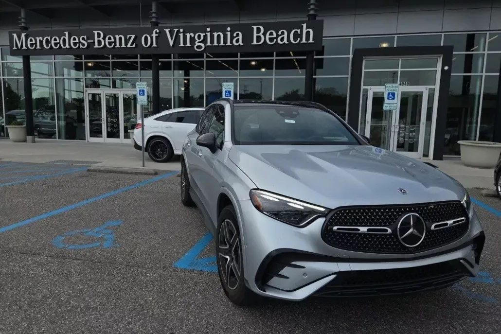 2024 Mercedes Benz GLC 300 photo 1