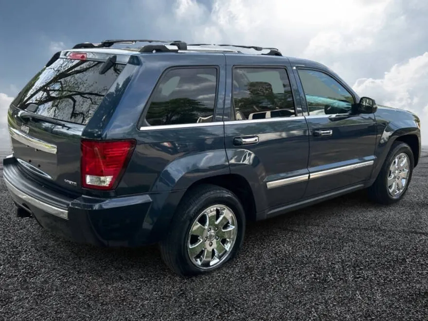 2010 Jeep Grand Cherokee Limited photo 1