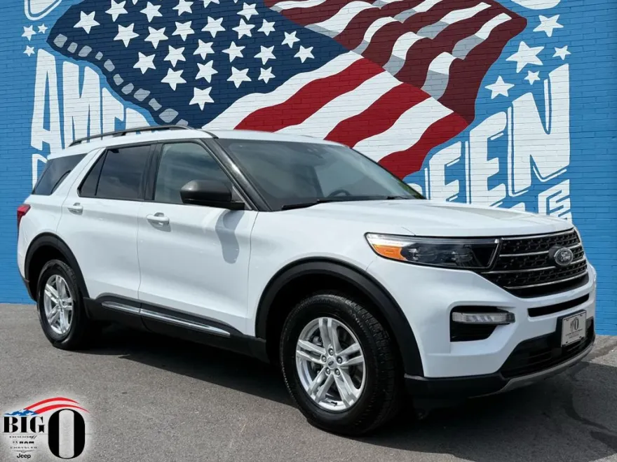 2023 Ford Explorer XLT photo 1