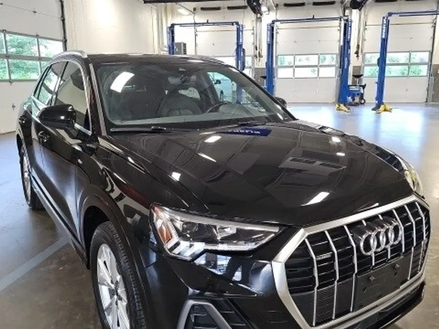 2023 Audi Q3 45 TFSI S line Premium photo 1