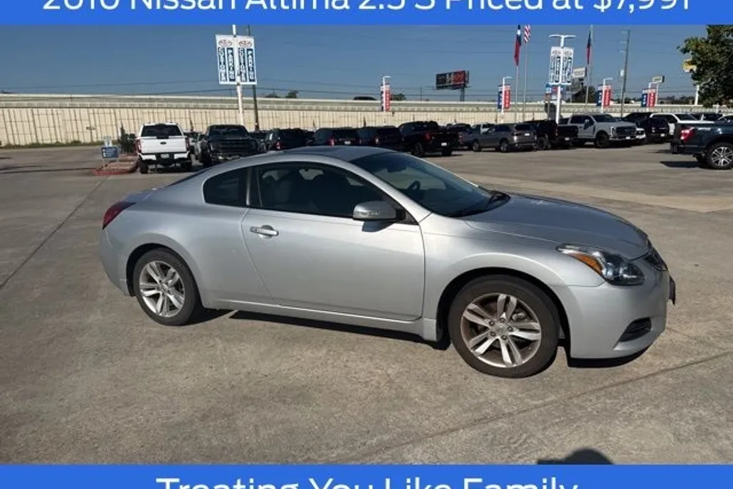 2010 Nissan Altima 2.5 S photo 1