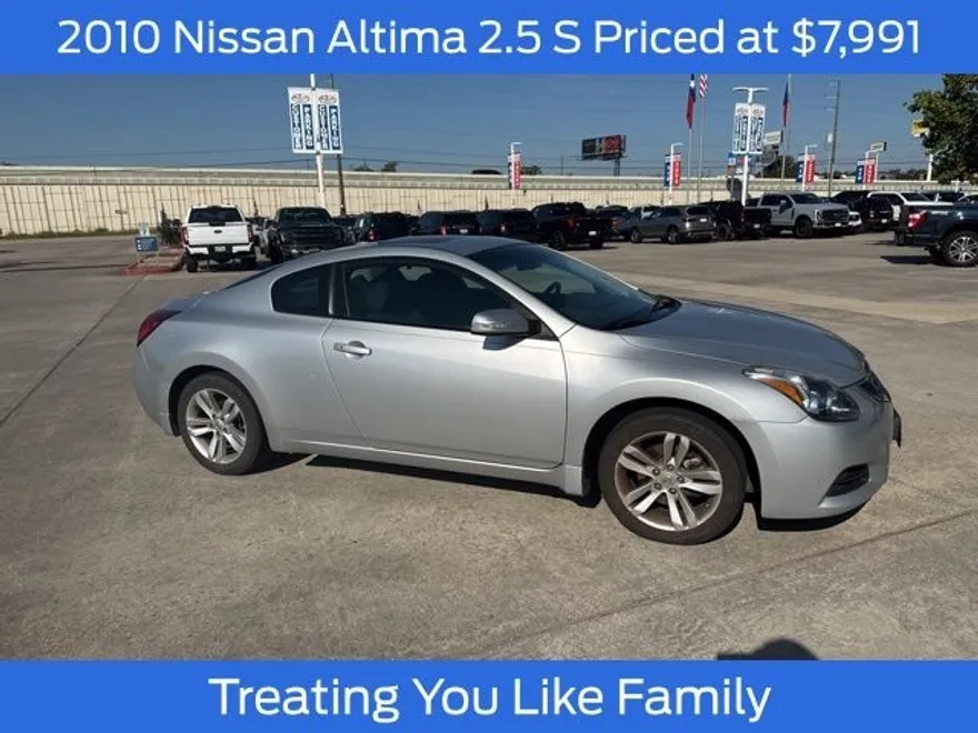 2010 Nissan Altima 2.5 S photo 1