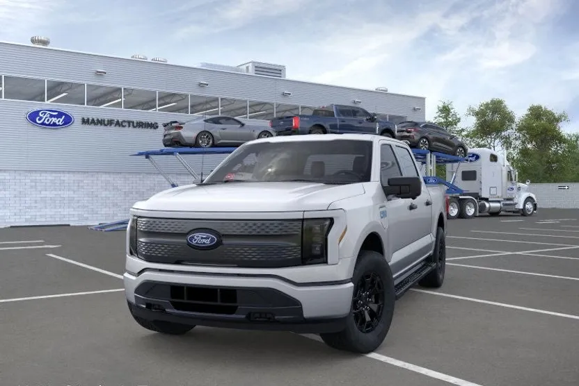 2025 Ford F-150 Lightning XLT photo 1