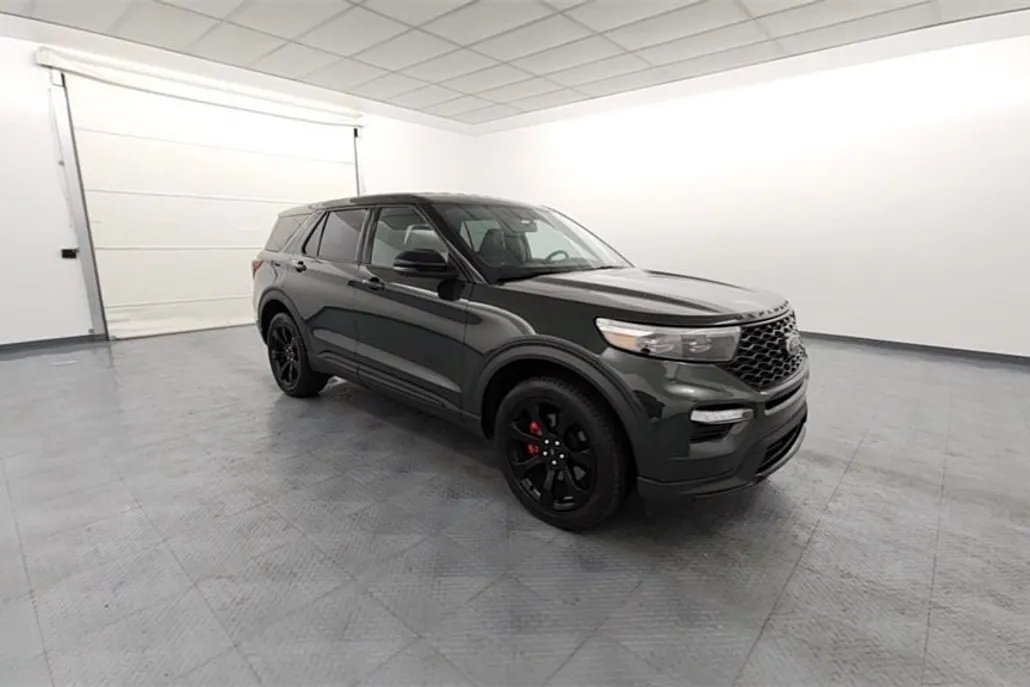 2022 Ford Explorer ST photo 1