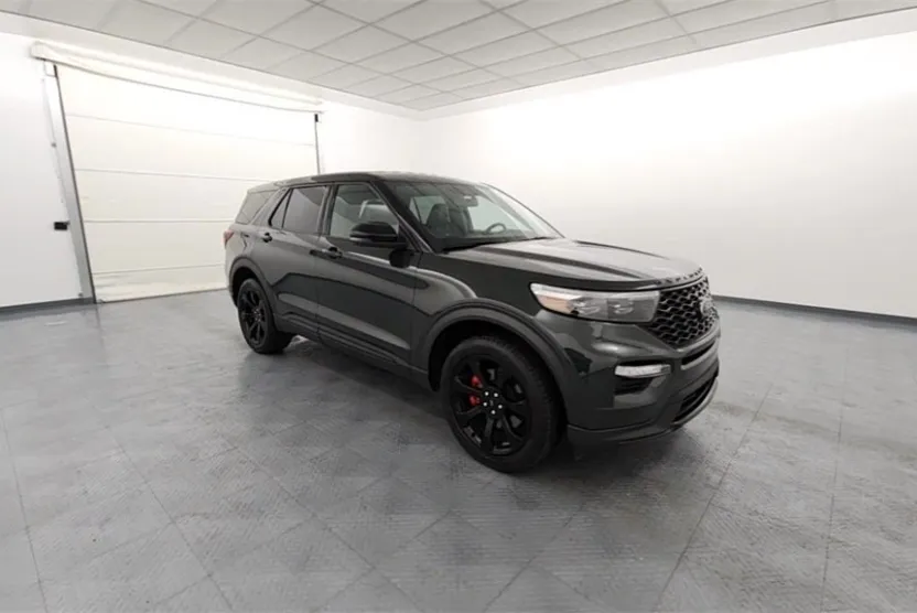 2022 Ford Explorer ST photo 1
