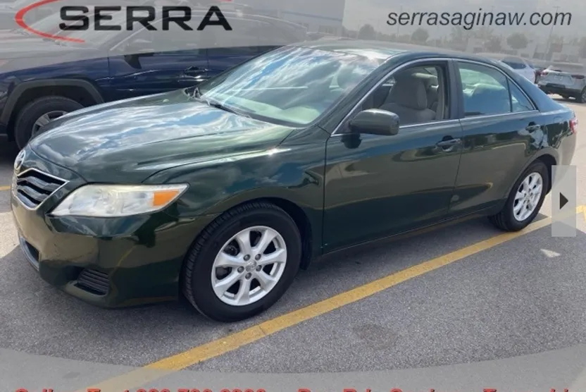 2011 Toyota Camry LE photo 1