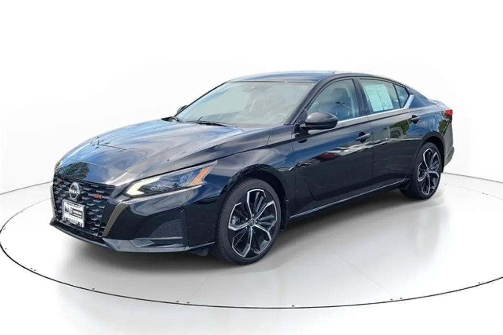 2023 Nissan Altima 2.5 SR photo 1