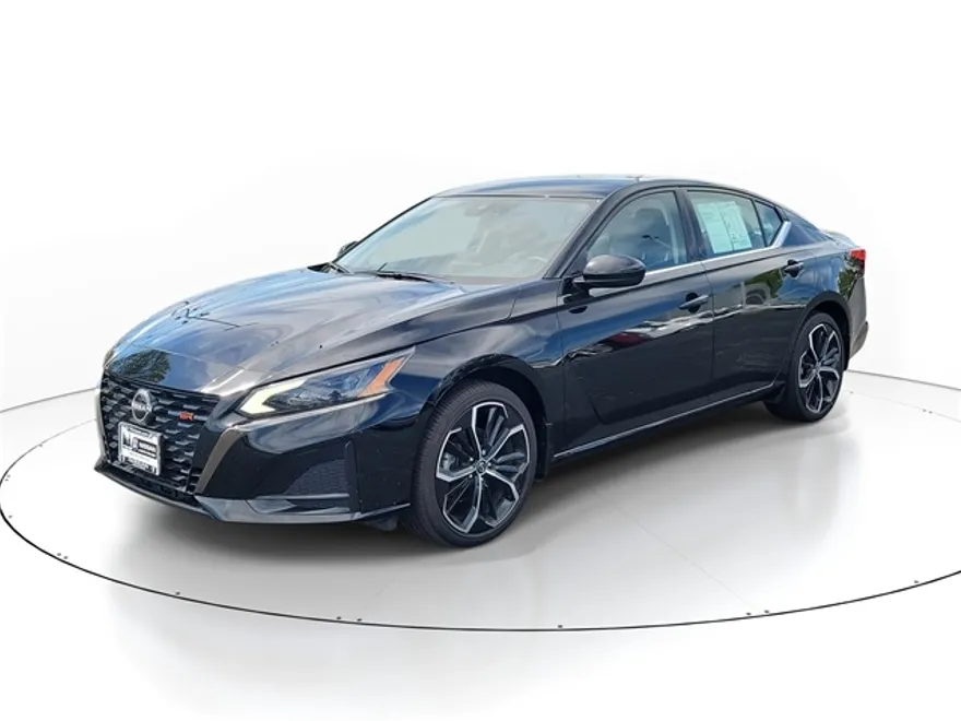 2023 Nissan Altima 2.5 SR photo 1