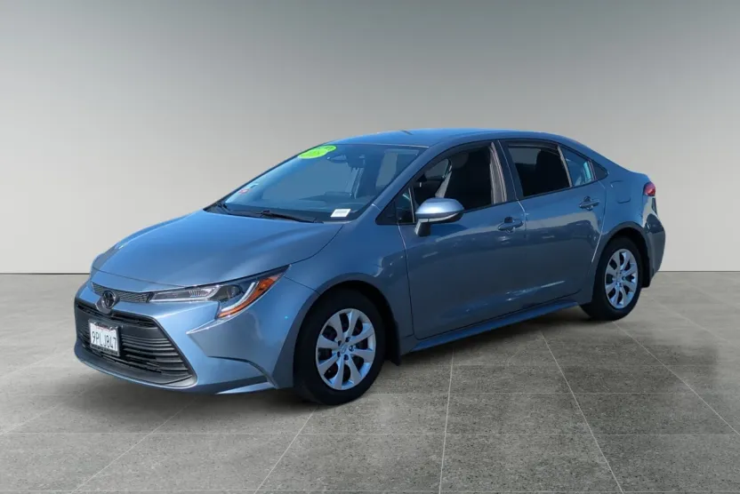 2025 Toyota Corolla LE photo 1