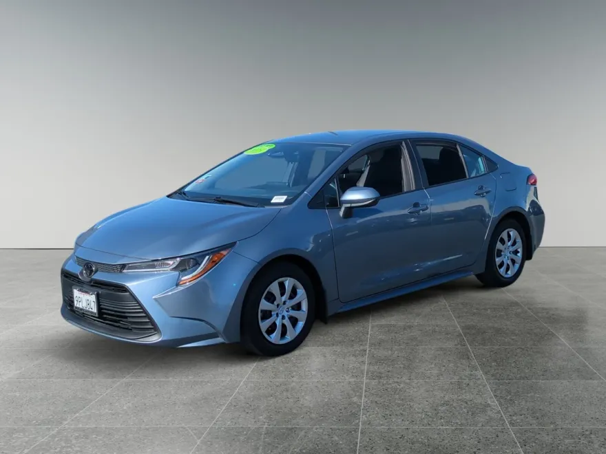 2025 Toyota Corolla LE photo 1