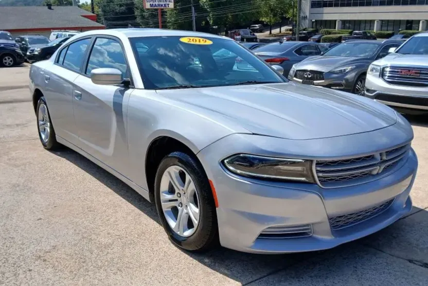 2019 Dodge Charger SXT photo 1
