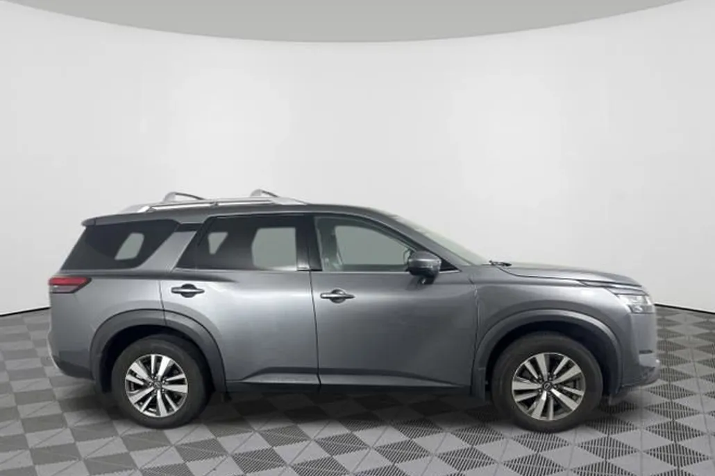2024 Nissan Pathfinder SL photo 1